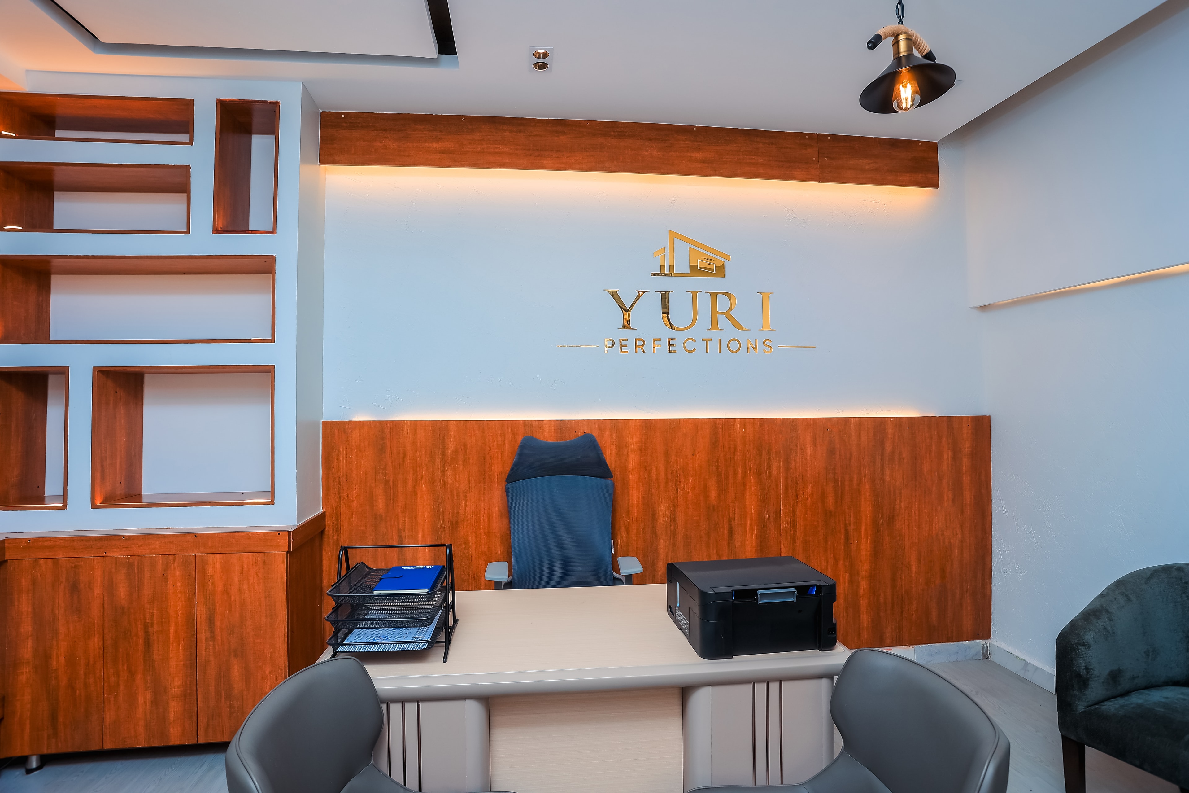 yuri-office-center-diagnal